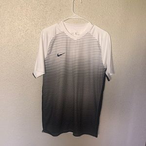 Men’s Nike Shirt